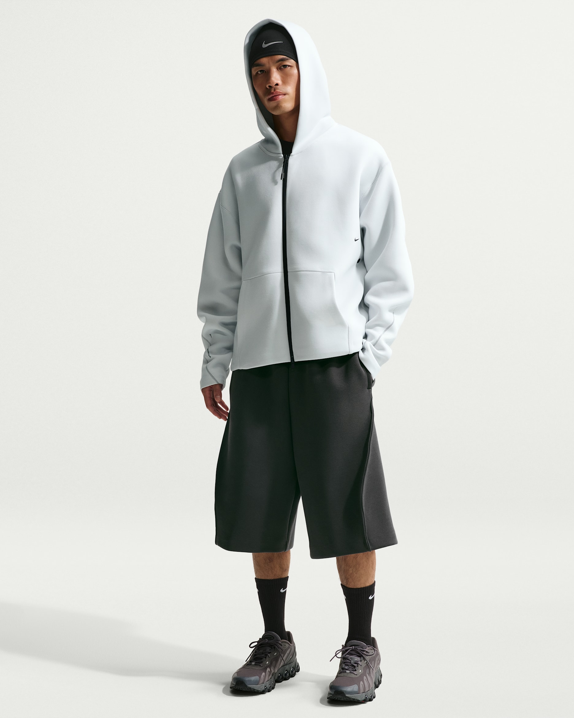 メンズウェア HY Nike Tech Men's Fleece Oversized Fit Shorts. Nike.com